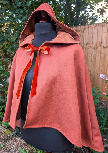 Hooded wool half cloak burnt - hooded,